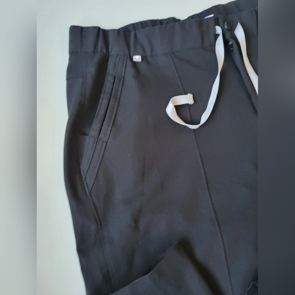 Figs Scrub Ankle Zip Pants in Black Size XL Style W19SW2016 - Picture 3 of 12